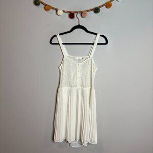 Millau white lacy pleated dress